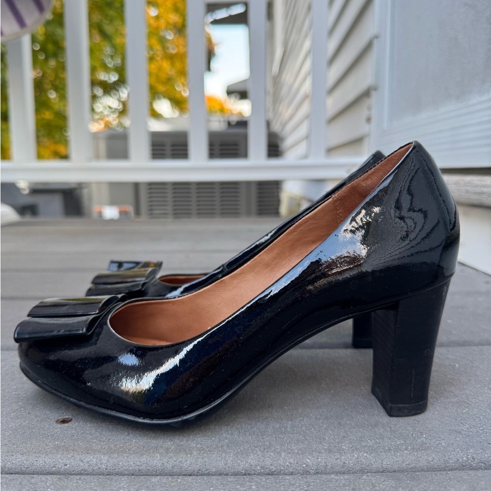 Clarks Brielle Leather Artisan Heel With A Bow